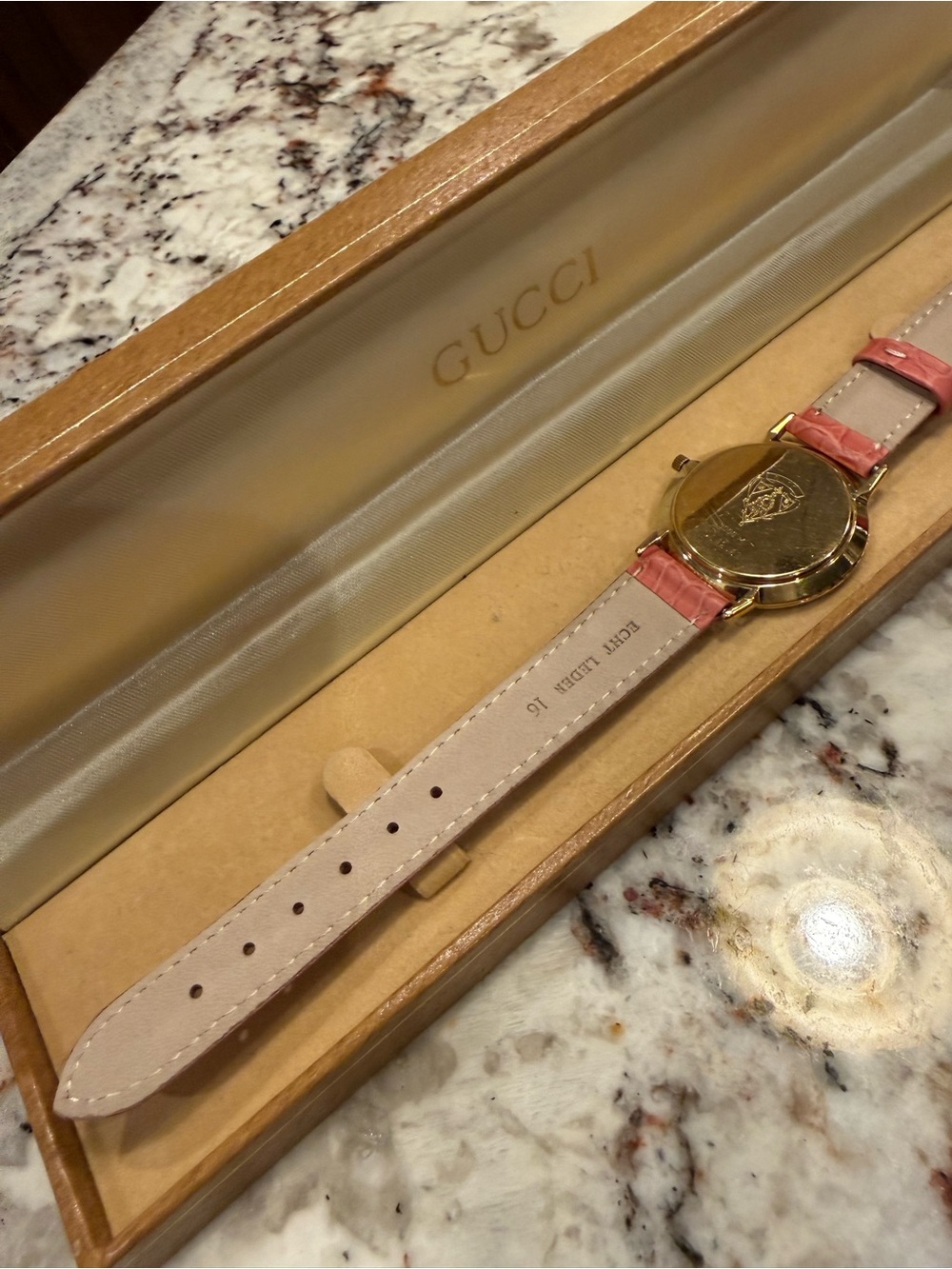 Gucci Gold-Tone Case Watch with Pink Leather Strap - Picture 5 of 6